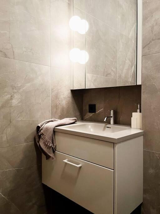 Private Lux 2br & 2ba Center With Free Parking Lejlighed Reykjavík
