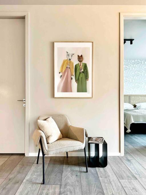 Íbúð Private Lux 2br & 2ba Center With Free Parking *