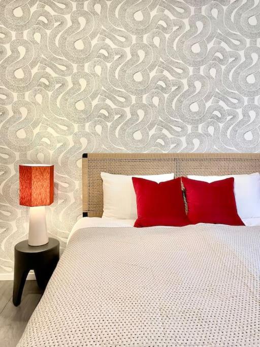 Íbúð Private Lux 2br & 2ba Center With Free Parking